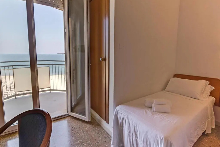 Room 5 of 21