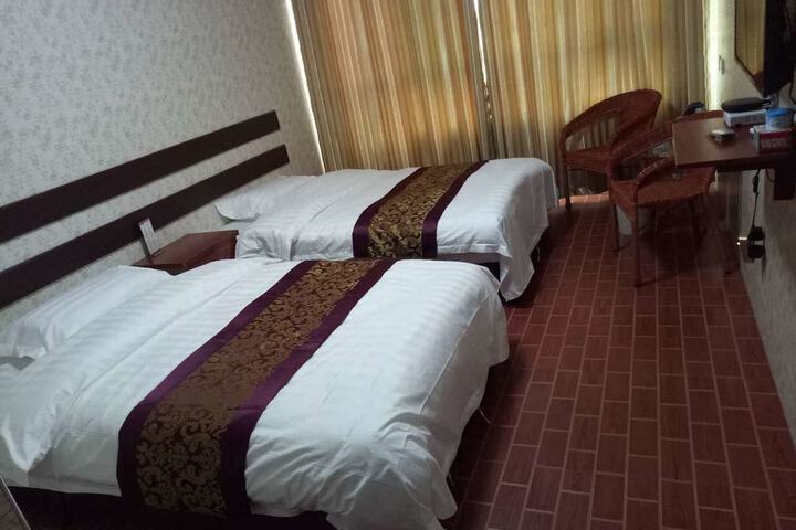Room 6 of 14