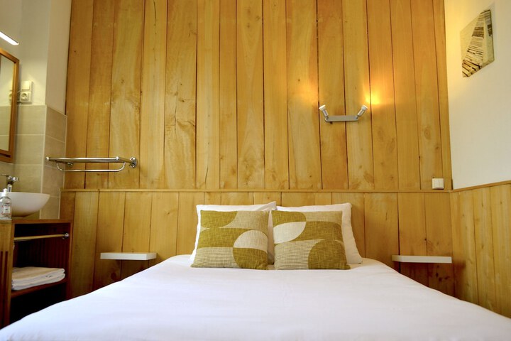 Room 7 of 32