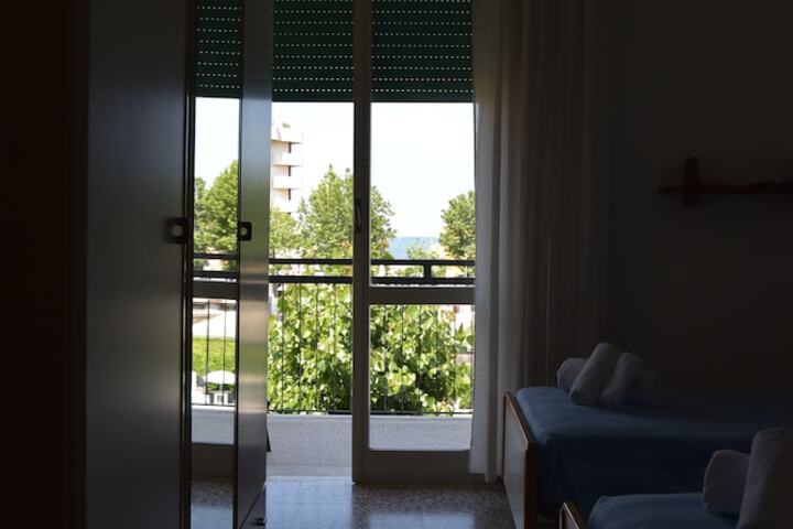 Room 10 of 43