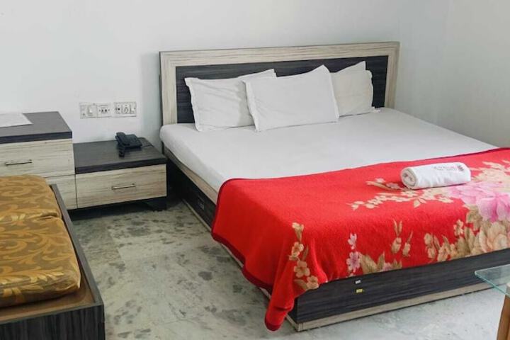 Room 4 of 6