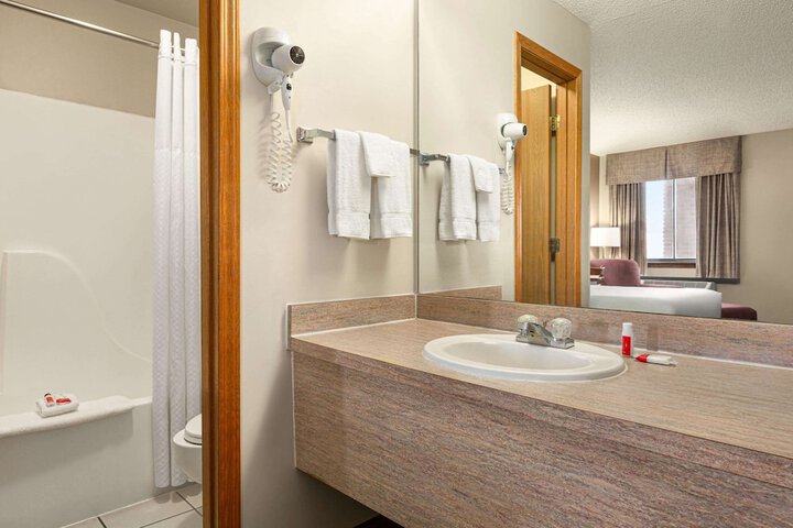 1 Double Bed Accessible Room (6 of 10)