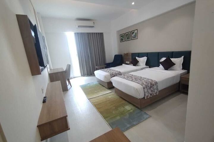 Room 10 of 20