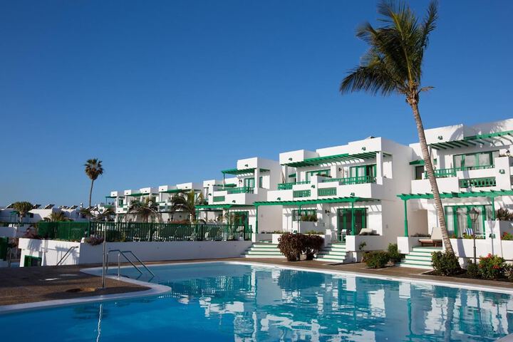Hotel Pool