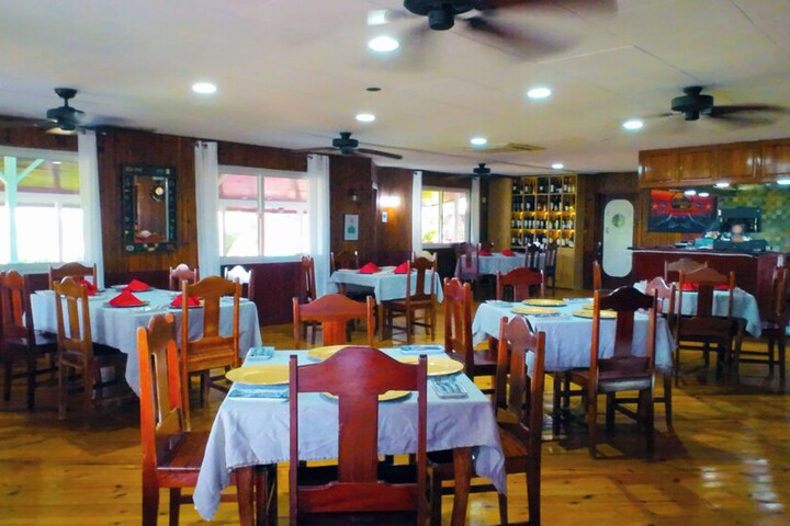 Dining 85 of 119