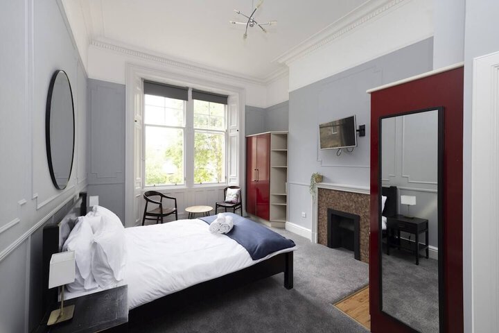 Room 28 of 68