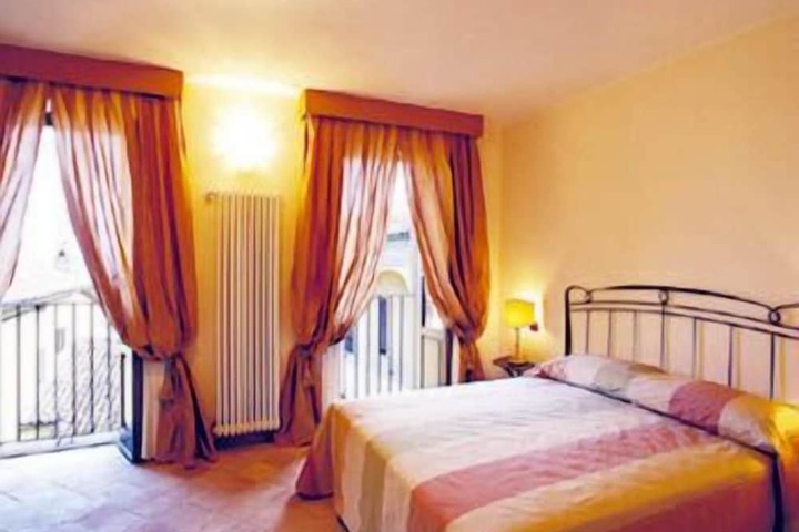 Room 5 of 21