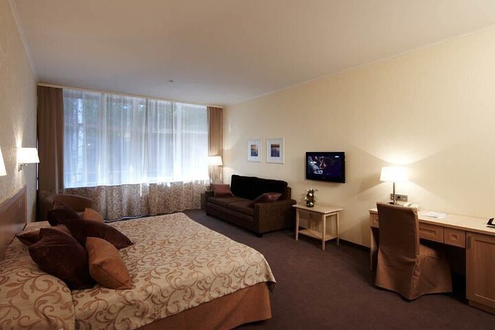 Room 8 of 123