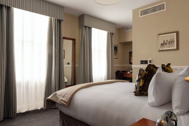 Room 8 of 190
