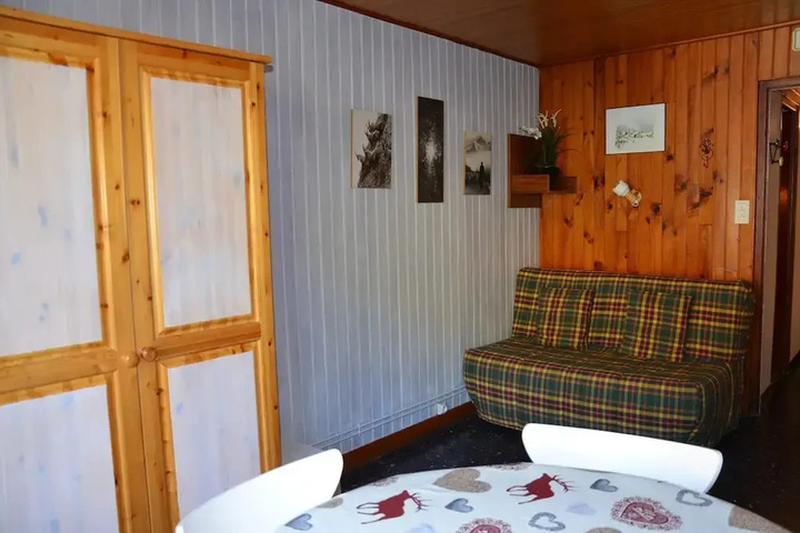 Room 2 of 16