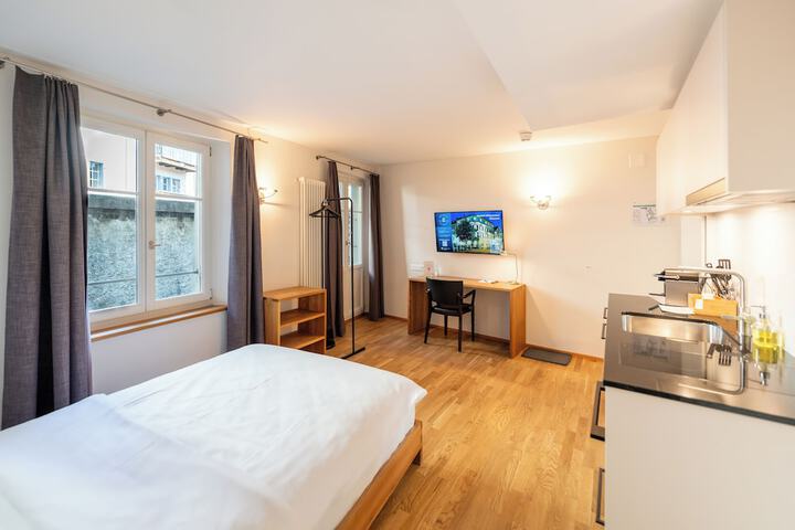 Room 4 of 32