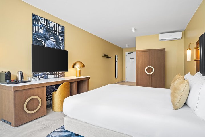 Room 36 of 170