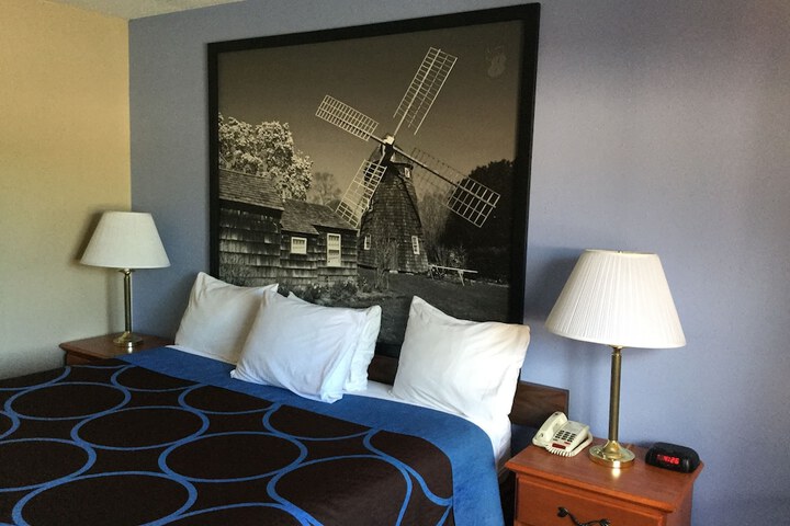 Room 9 of 26