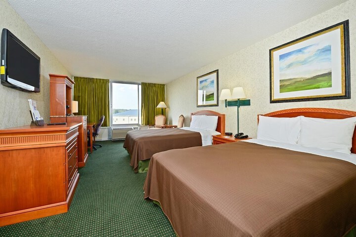 1 King Bed (5 of 5)