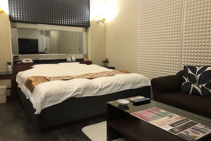 Room 2 of 8