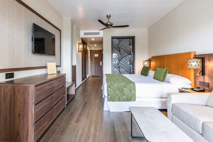 Room 4 of 81