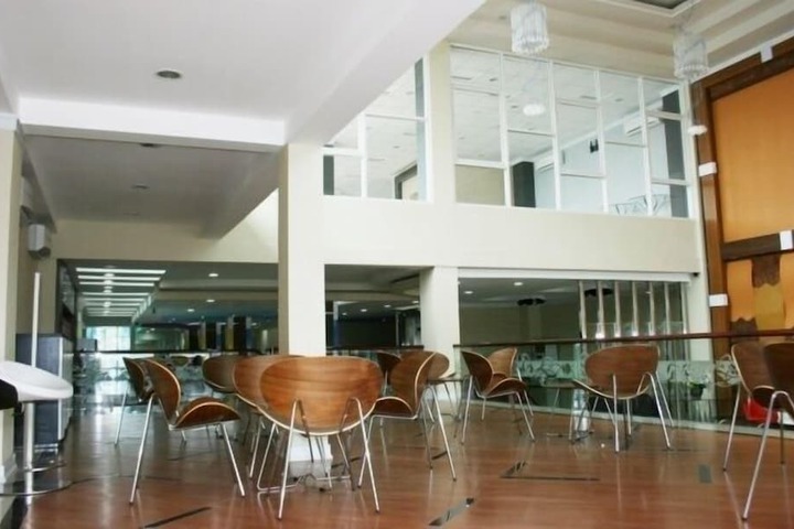 Entrance & Lobby