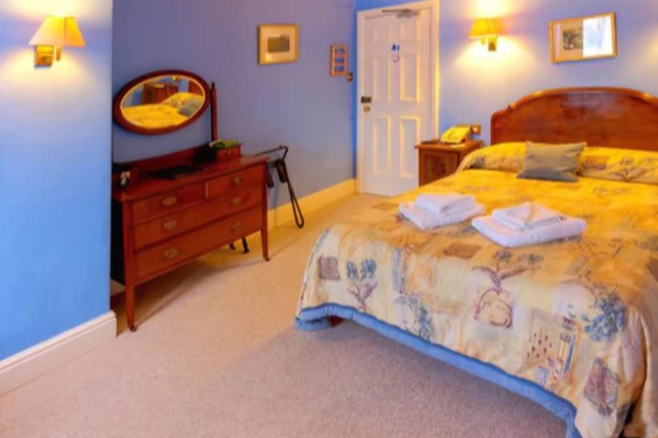 Room 10 of 43
