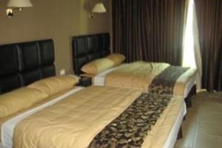 Room 5 of 6