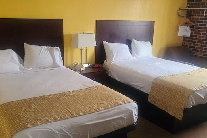 2 Double Beds (6 of 14)