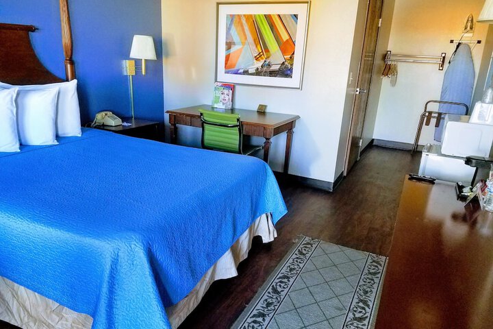 Room 6 of 42