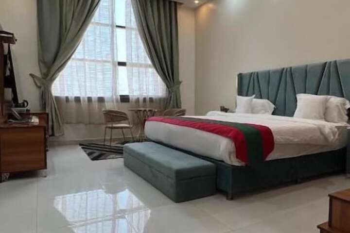 Room 10 of 20