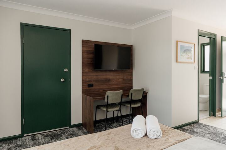 Room 7 of 33