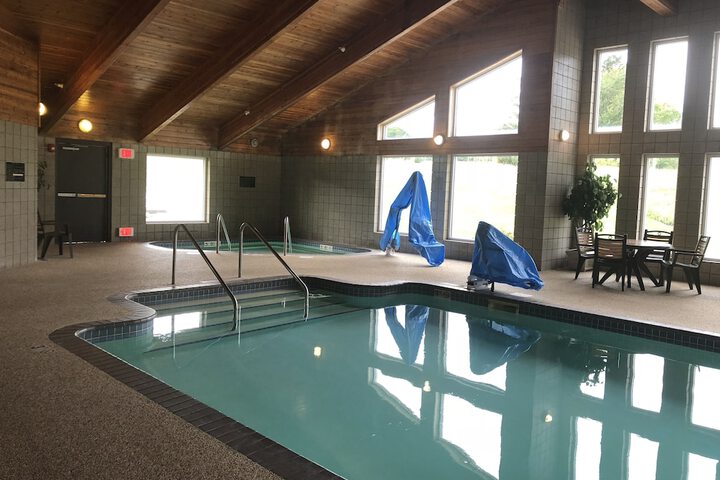 Indoor spa tub