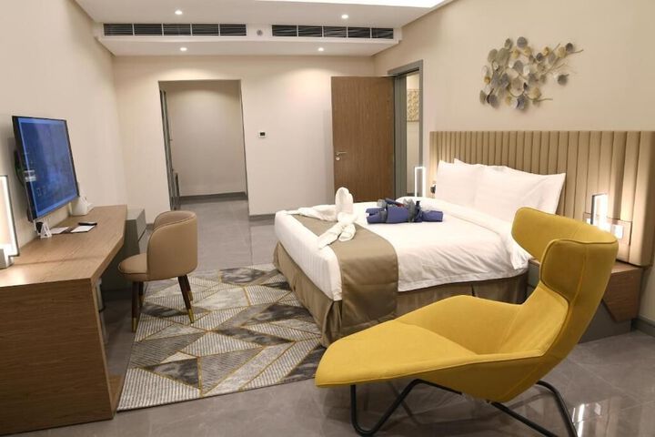 Room 9 of 13