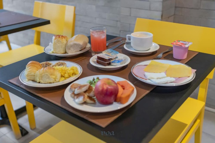 Breakfast/Coffee Service 27 of 29