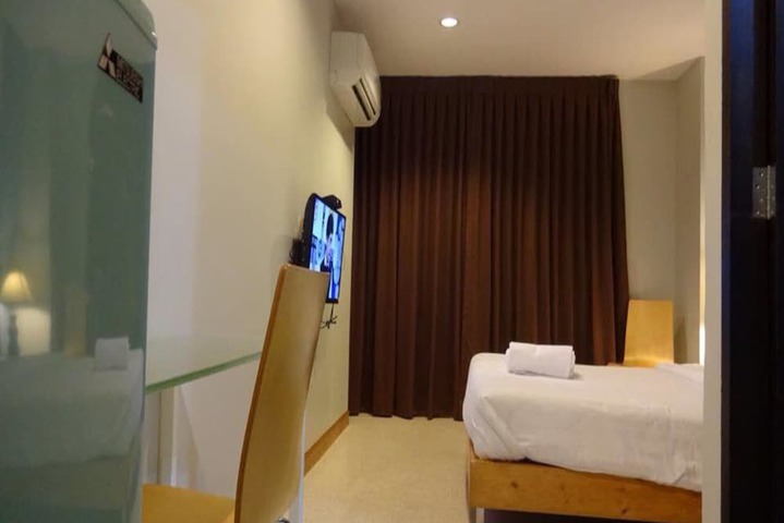 Room 10 of 45