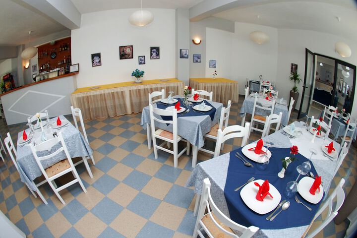 Dining 57 of 86
