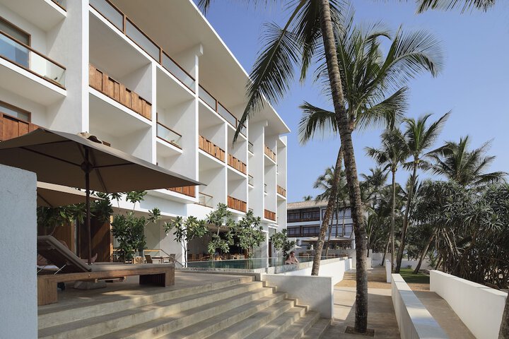 Hotel Exterior 72 of 81