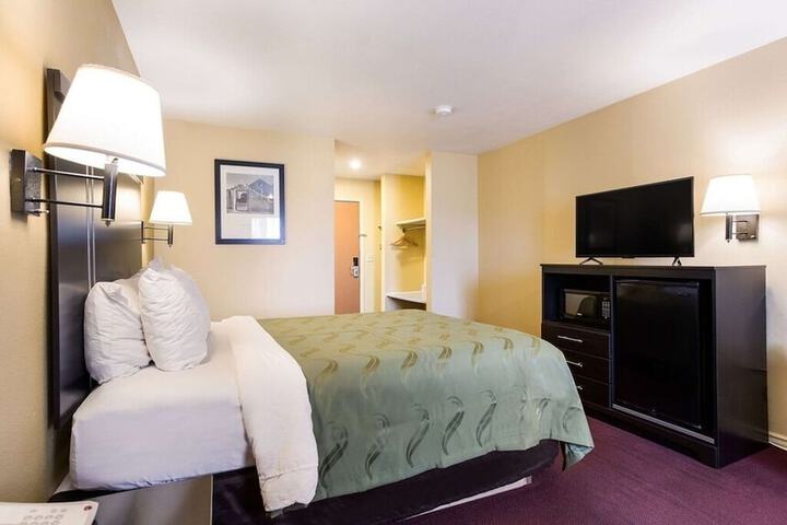 Room 5 of 10