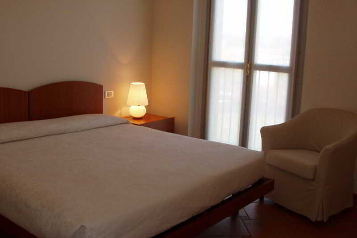 Room 8 of 10