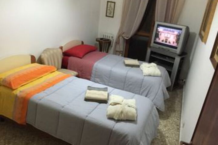 Room 6 of 11