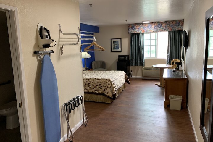 Queen Bed Accessible (15 of 23)