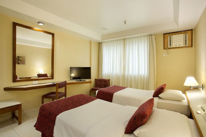 Room 16 of 116