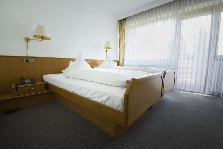 Room 3 of 28