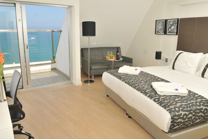 Room 8 of 58