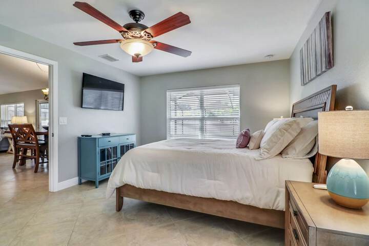 Room 2 of 25