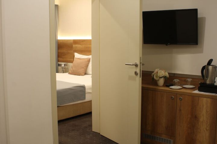 Room 15 of 81