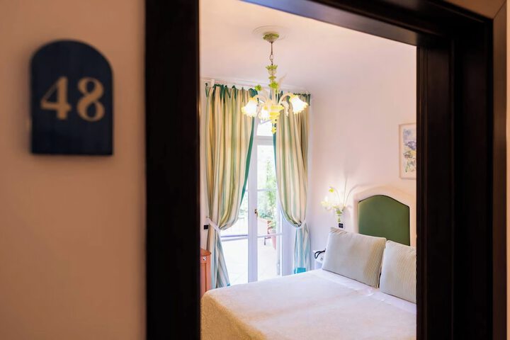 Room 18 of 87
