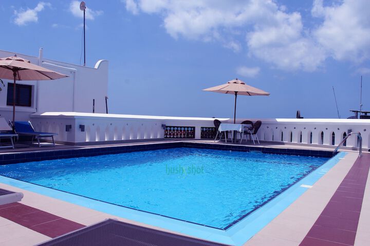 Hotel Pool