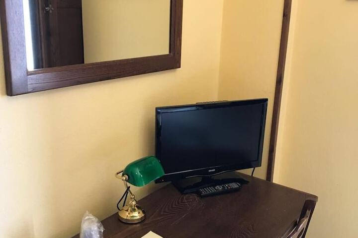 Room 9 of 48