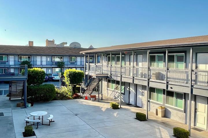 Terrace/Patio 6 of 8