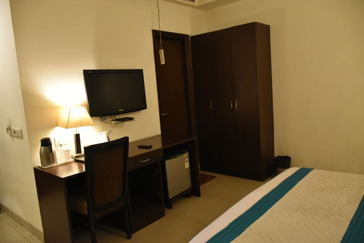 Hotel Suite Photo