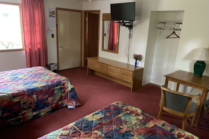 Room 6 of 75