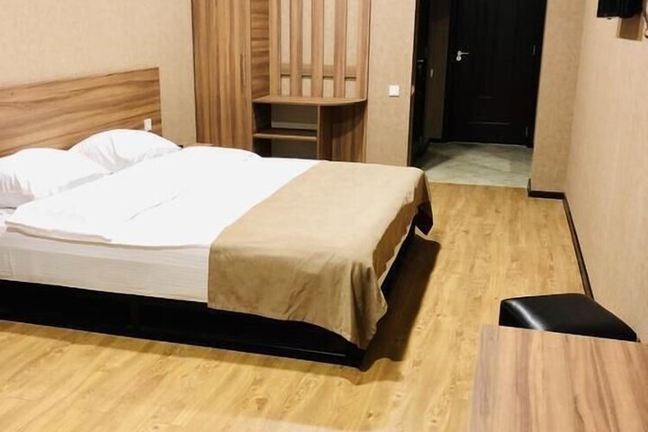 Room 15 of 33