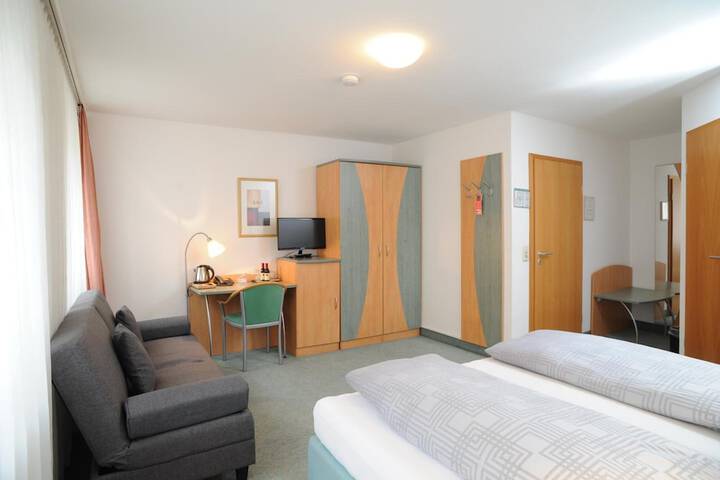 Room 13 of 37